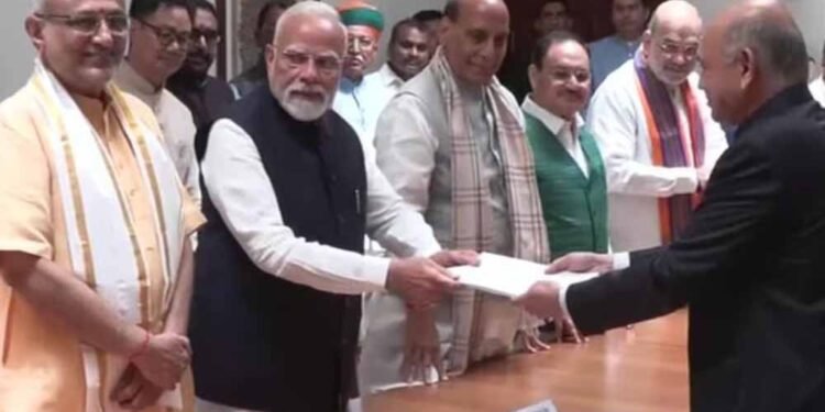 सीपी राधाकृष्णन ने उपराष्ट्रपति पद के लिए भरा नामांकन, नामांकन पत्र पर पीएम मोदी के हस्ताक्षर