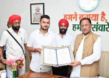 रायपुर : मुख्यमंत्री  विष्णु देव साय से राष्ट्रपति सम्मान से सम्मानित देवाशीष और मनतृप्त कौर ने की सौजन्य मुलाकात