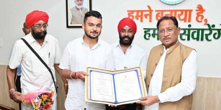 रायपुर : मुख्यमंत्री विष्णु देव साय से राष्ट्रपति सम्मान से सम्मानित देवाशीष और मनतृप्त कौर ने की सौजन्य मुलाकात