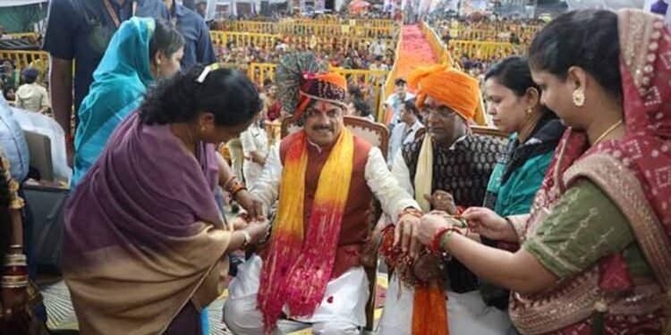 घर में बहन-बेटियों के साथ आती है हर सिद्धि, बहनों के कल्याण के लिए प्रतिबद्ध है राज्य सरकार : मुख्यमंत्री डॉ. यादव