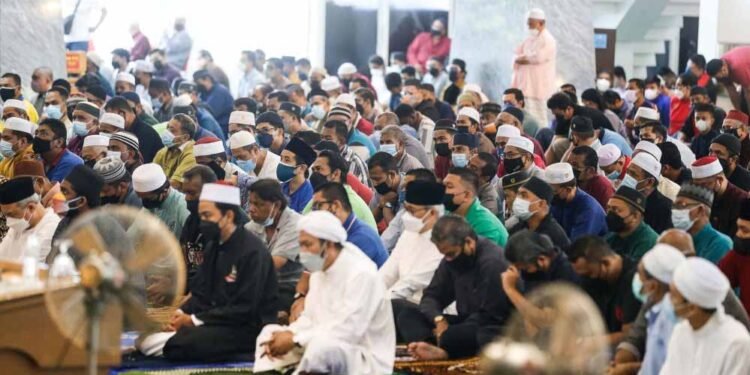 मलेशिया में जुमे की नमाज न पढ़ने पर जेल की सजा, जारी हुआ सख्त फरमान