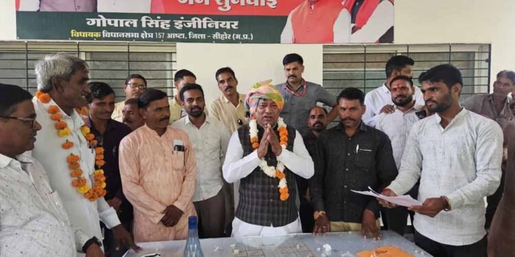 जनसुनवाई में पहुंचे दिव्यांग, सरकार से 5 हजार पेंशन की अपील