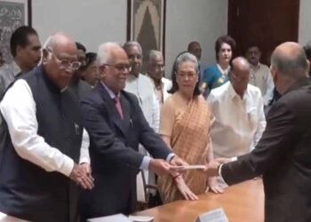 सुदर्शन रेड्डी ने उपराष्ट्रपति पद के लिए भरा पर्चा, सोनिया गांधी और विपक्षी नेता रहे साथ