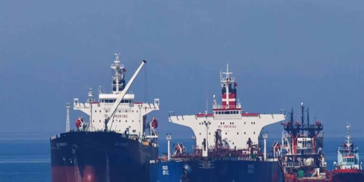 ईरानी तेल पर अमेरिकी कार्रवाई: चीन के 2 टर्मिनल और ग्रीक शिपिंग नेटवर्क पर बैन