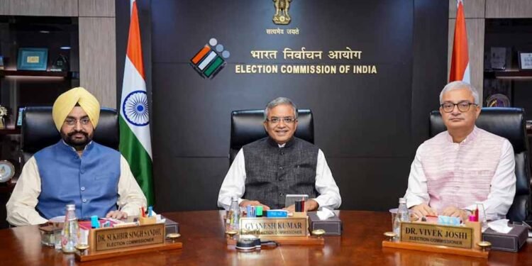 मुख्य चुनाव आयुक्त को संविधान का कवच, विपक्ष के लिए हटाना मुश्किल