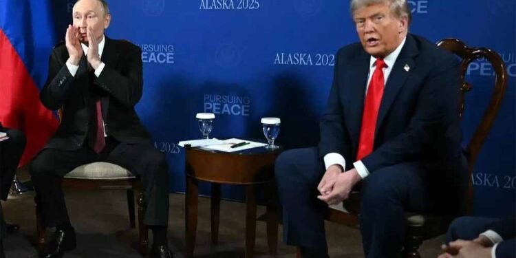 पुतिन से मुलाकात के बाद बदला ट्रंप का रुख, तेल आयात पर टैरिफ को लेकर नरम रुख अपनाया