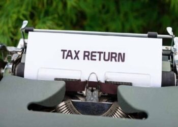 ₹3 लाख सालाना सैलरी वालों को ITR भरना ज़रूरी? जानिए आयकर विभाग का मैसेज