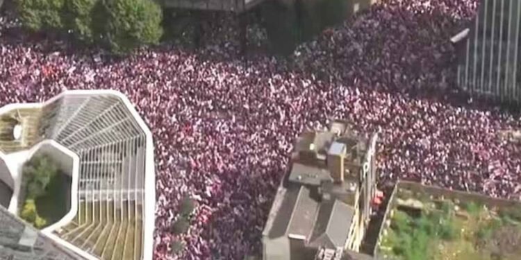 नेपाल के बाद अब लंदन में हलचल: लाखों लोगों का प्रदर्शन, जानिए दक्षिणपंथी गुटों की मांगें