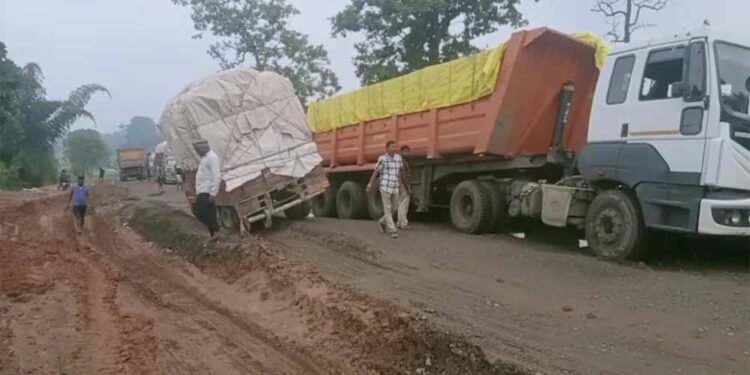 बिलासपुर-जबलपुर NH पर भारी जाम, MP-UP से आने-जाने वाले यात्री घंटों फंसे