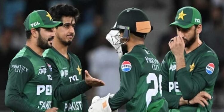 एशिया कप में पाकिस्तान की तूफानी एंट्री, ओमान मात्र 67 रनों पर ढेर