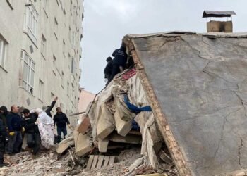 रूस में फिर कांपी धरती: 7.8 तीव्रता का भूकंप, लोगों में दहशत का माहौल