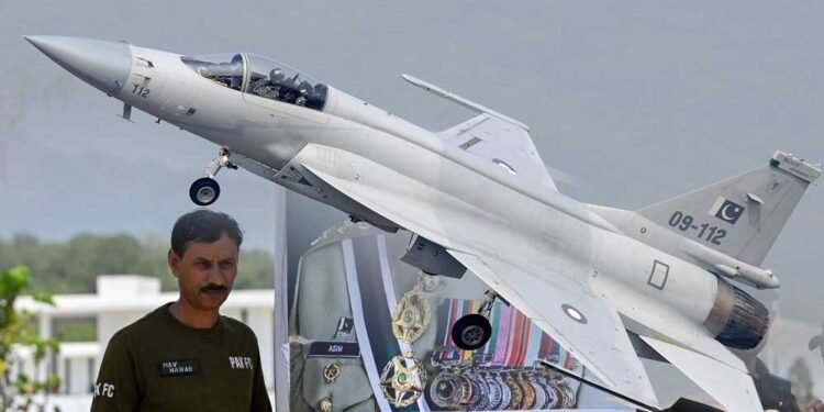 JF-17 से पाक सेना का अपना ही नरसंहार! महिलाओं-बच्चों समेत 30 की मौत, मुनीर की सेना को नहीं दिखा फर्क