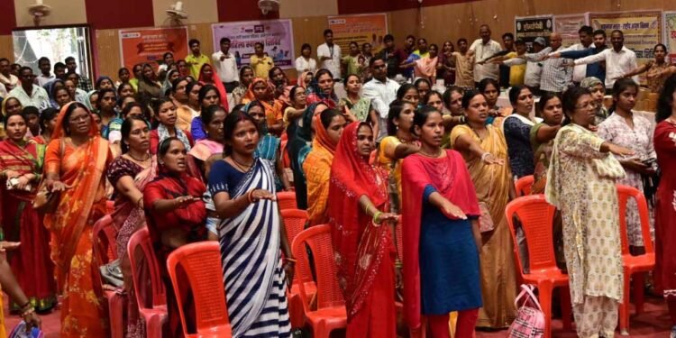 रायपुर : स्वस्थ नारी, सशक्त परिवार अभियान : पेण्ड्रा में महिला स्वास्थ्य सम्मेलन में 203 महिलाओं व बच्चों की हुई जांच