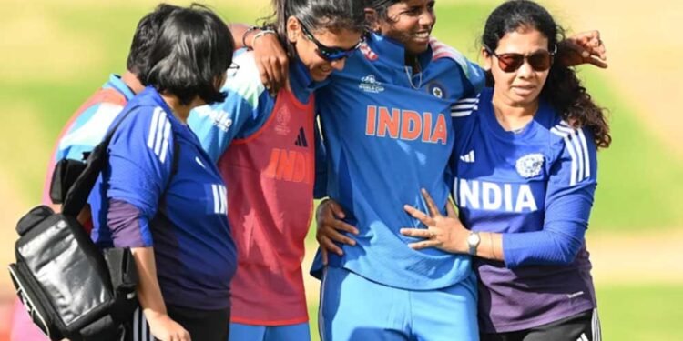 वर्ल्ड कप से पहले बड़ा झटका: टीम इंडिया की स्टार तेज गेंदबाज अरुंधति रेड्डी घायल, व्हीलचेयर पर बाहर गईं