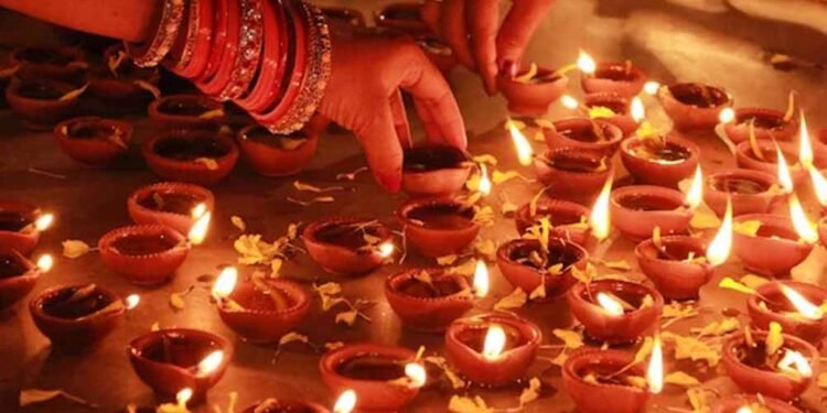 दिवाली 2025: कब है त्योहार—20 या 21 अक्टूबर? जानें सही तारीख