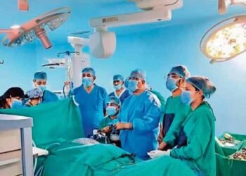 एम्स भोपाल की कमाल की सर्जरी: पैर की हड्डी से बनाया नया जबड़ा, युवती की लौटी मुस्कान