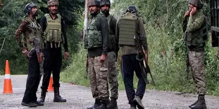 कुलगाम एनकाउंटर: एक आतंकी ढेर, मुठभेड़ में अफसर समेत तीन जवान घायल