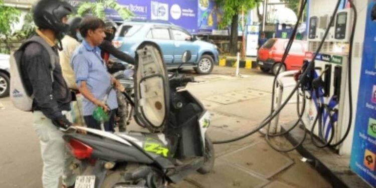 फिलहाल पेट्रोल-डीजल पर GST नहीं: सीबीआईसी चेयरमैन संजय अग्रवाल का बड़ा बयान