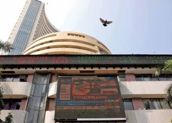 शेयर बाजार ने दिखाया दम: सेंसेक्स 83,000 अंक पार कर रिकॉर्ड बंद