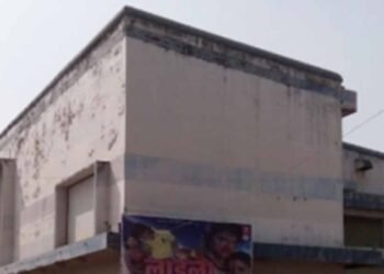 ‘बाबा’ टॉकीज विवाद सुलझा — 33 वर्ष बाद मुआवजा भुगतान, कलेक्टर ने किया निपटारा