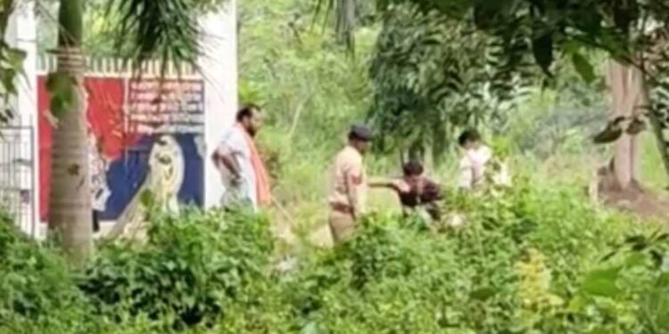 जेल के बाहर युवक पर बर्बर हमला, जेलर और आरक्षकों की कथित पिटाई का वीडियो वायरल
