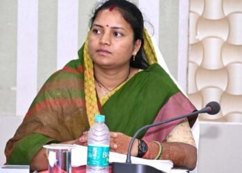 रायपुर : जनसेवा ही हमारा संकल्प – मंत्री श्रीमती लक्ष्मी राजवाड़े ने जनदर्शन में सुनी जनता की समस्याएँ, त्वरित निराकरण के दिए निर्देश