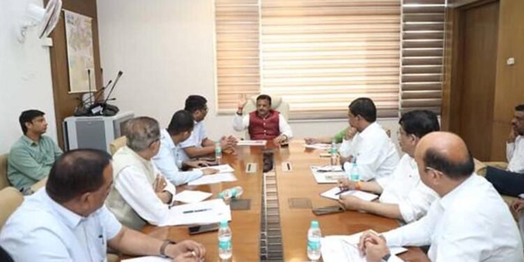 नल-जल योजनाओं को समयावधि में पूर्ण करें, क्रियान्वित योजनाओं का विधिवत संचालन एवं संधारण करें: उप मुख्यमंत्री  शुक्ल