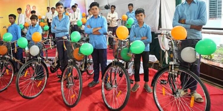 सरकारी स्कूलों में पढ़ने वाले 4.90 लाख बच्चों को नि:शुल्क साइकिल