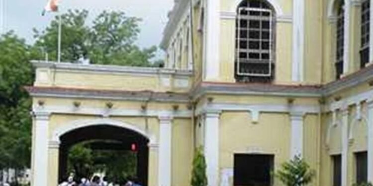 परीक्षा टालने की साजिश: इंदौर में छात्रों ने फैलाई प्रिंसिपल के निधन की झूठी खबर