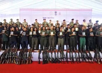 छत्तीसगढ़ में नक्सलवाद को बड़ा झटका: 208 नक्सलियों ने हथियार डाल किए आत्मसमर्पण
