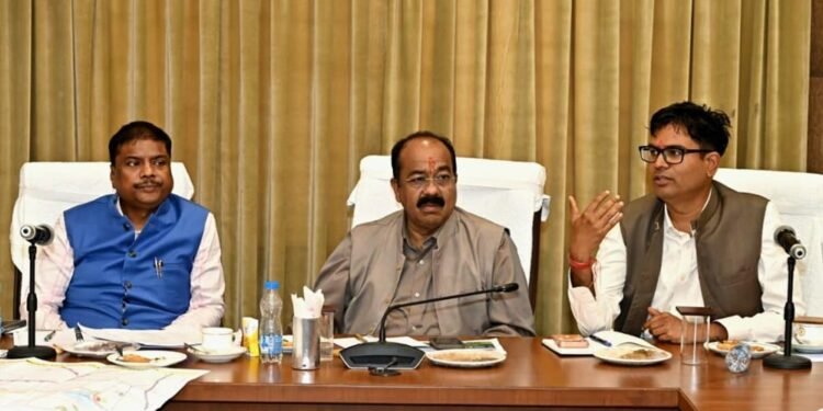 राज्योत्सव और पीएम मोदी के नवा रायपुर दौरे की तैयारियों की समीक्षा, उप मुख्यमंत्री अरुण साव ने की बैठक