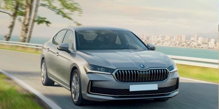 Skoda Superb डीजल ने फुल टैंक में 2,831 किमी तय कर गिनीज़ वर्ल्ड रिकॉर्ड बनाया