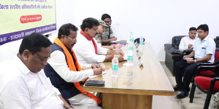 रायपुर : उपमुख्यमंत्री  विजय शर्मा ने पुनर्वास केंद्र में सुविधाओं की ली समीक्षा बैठक