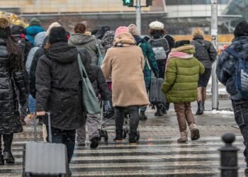 पोलैंड की आबादी में एक साल में 1,58,000 की गिरावट, देश में बड़े संकट के संकेत