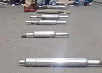 उज्जैन पुलिस का सख्त कदम: बुलेट के पटाखे वाले साइलेंसरों पर रोडरोलर चला