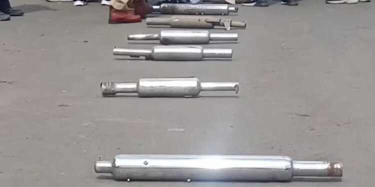 उज्जैन पुलिस का सख्त कदम: बुलेट के पटाखे वाले साइलेंसरों पर रोडरोलर चला