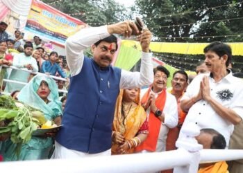 अपनों के सुख समृद्धि के लिए कष्ट सहते हुए आनंद के साथ व्रत रखने वाली माता-बहनों को मेरा नमन : मुख्यमंत्री डॉ. यादव