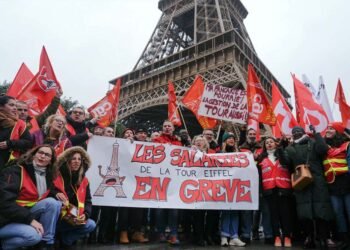 फ्रांस में खर्च कटौती के विरोध में भूचाल: 200 शहरों में हड़ताल, एफिल टावर रहा बंद