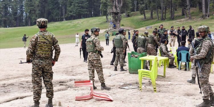 मोबाइल चार्जर बना सुराग, पुलिस ने पकड़ा पहलगाम हमले के आरोपियों का मददगार