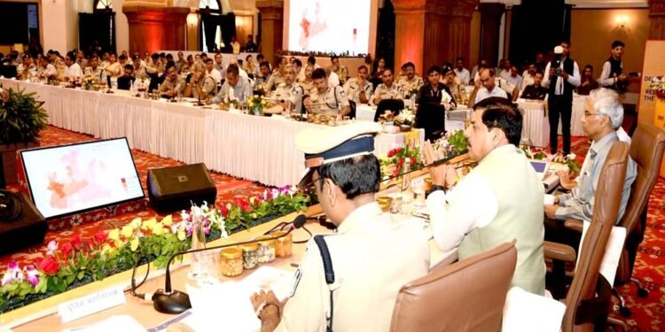 कानून-व्यवस्था बनाए रखने की पहली जिम्मेदारी कलेक्टर्स की : मुख्यमंत्री डॉ. यादव