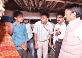 उप मुख्यमंत्री  शुक्ल ने आमला में पीड़ित परिवारों से मुलाकात कर दी सांत्वना