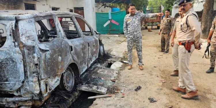 भिंड में सनसनीखेज वारदात: युवक की हत्या के बाद भड़के परिजन, आरोपी के घर पर हमला कर लगाई आग