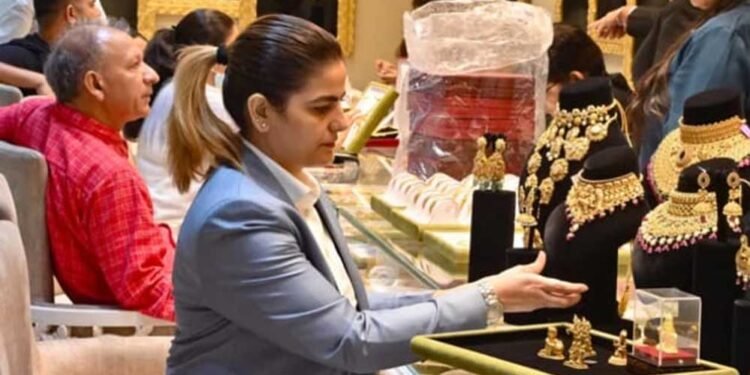 Old सच में Gold! महंगे दामों के बीच लोग क्यों पुराने गहने बदलकर ले रहे हैं नए, जानिए वजह