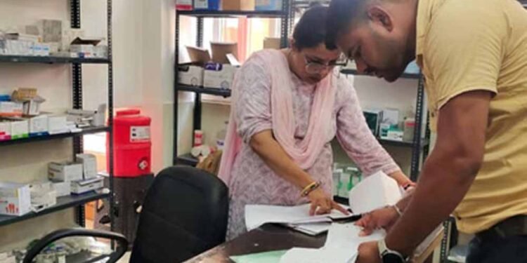 Gwalior में ड्रग्स का बड़ा Crackdown, कई दुकानों पर कार्रवाई, दो दुकानदारों को नोटिस