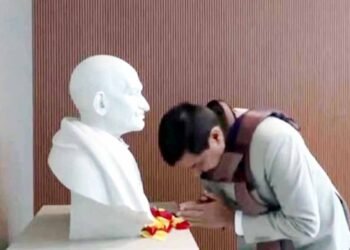 मुख्यमंत्री डॉ. यादव ने राष्ट्रपिता महात्मा गांधी को श्रद्धांजलि अर्पित की