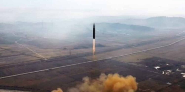 रूस ने क्रूज़ मिसाइल का परीक्षण, यूएस ने न्यूक्लियर परीक्षणों की तैयारी की घोषणा — किसके पास कितने हथियार?