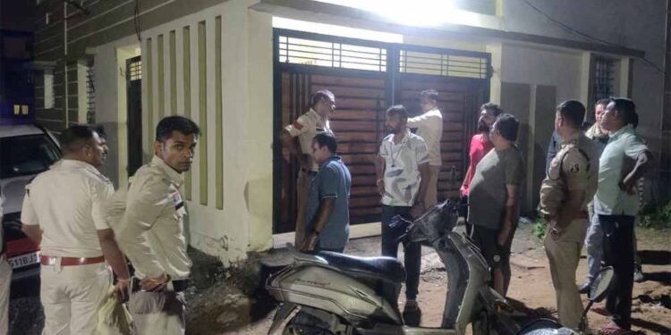 छत्तीसगढ़ में बड़ा खुलासा: जुआ खेलते पकड़े गए 6 पटवारी, संघ का कार्यकारी अध्यक्ष भी शामिल!