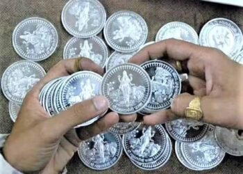 त्योहारी सीजन में नकली चांदी के सिक्कों का धंधा चरम पर, मिलावटखोरों से रहें सावधान!