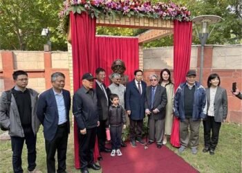 चीन में टैगोर की प्रतिमा का भव्य अनावरण, बीजिंग में गूंजा भारत का गौरव