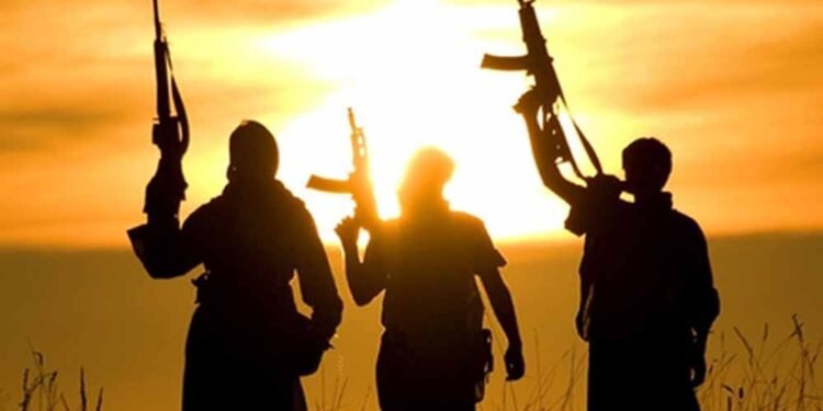 पाकिस्तान की नई साजिश! ISIS के 1,000 आतंकियों को दे रहा ट्रेनिंग, कश्मीर बना टारगेट